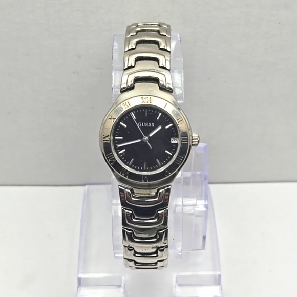 Womens Guess Watch G75467L Silver Tone 25mm Round Date Dial New Battery - Picture 1 of 10